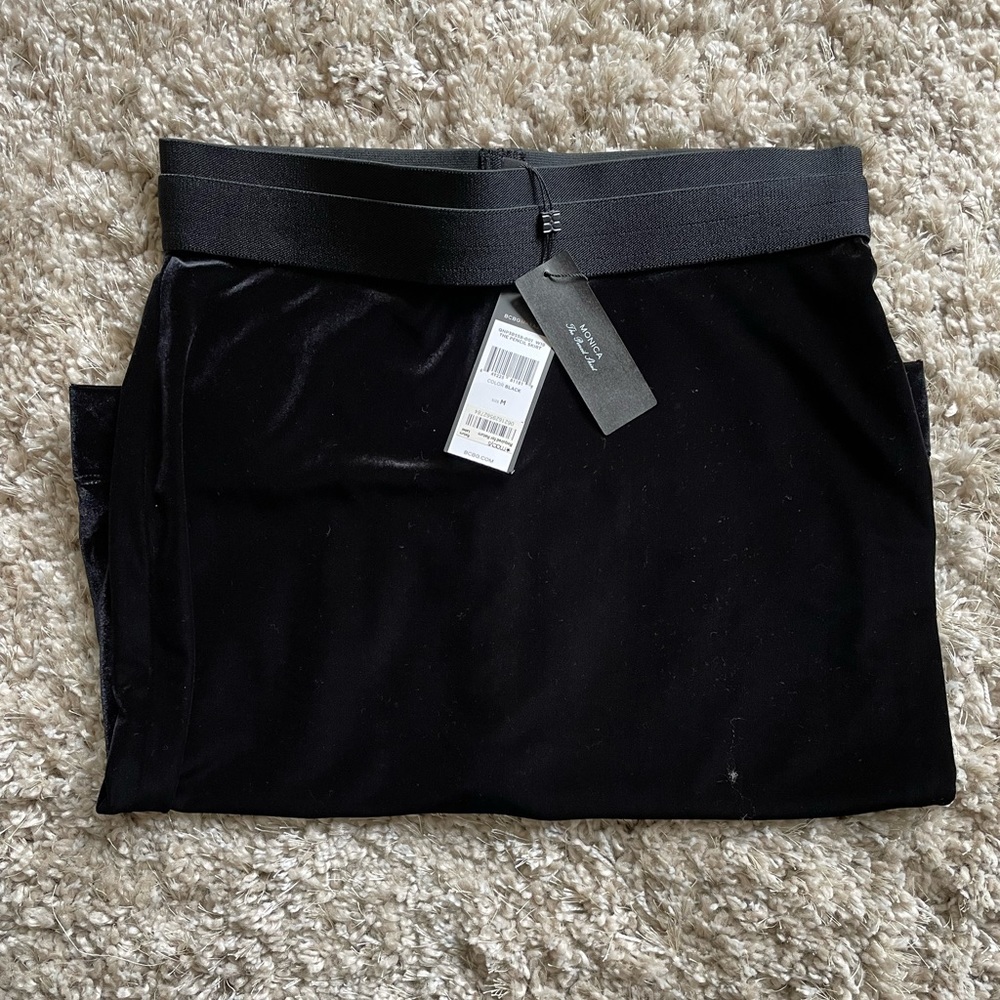 New With Tags BCBG MAXAZRIA Black Velvet “Monica” Pencil Skirt Medium
